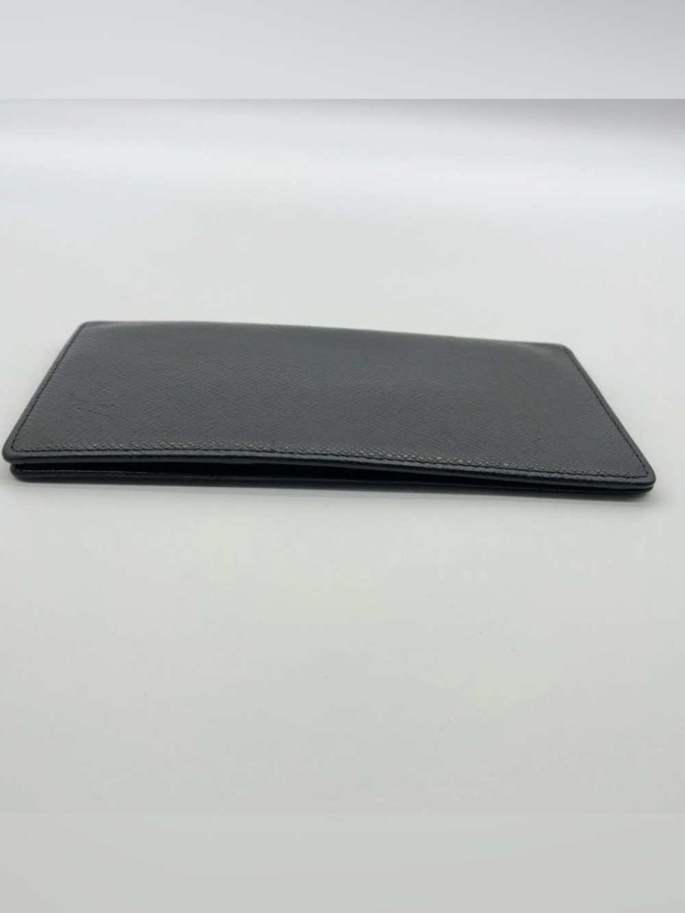 Auth Louis Vuitton Taiga Portefeuille
Cartes Black
